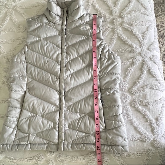 The North Face 550 Fill Women's Down Quilted Puffer Vest Light Gray Size Small - Picture 15 of 16